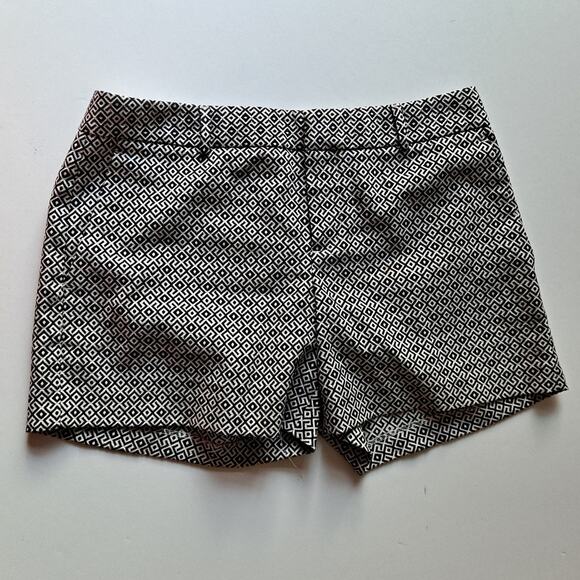 Banana Republic Hampton Shorts Womens Size 4 Black White Maze Geometric Abstract - Picture 3 of 11